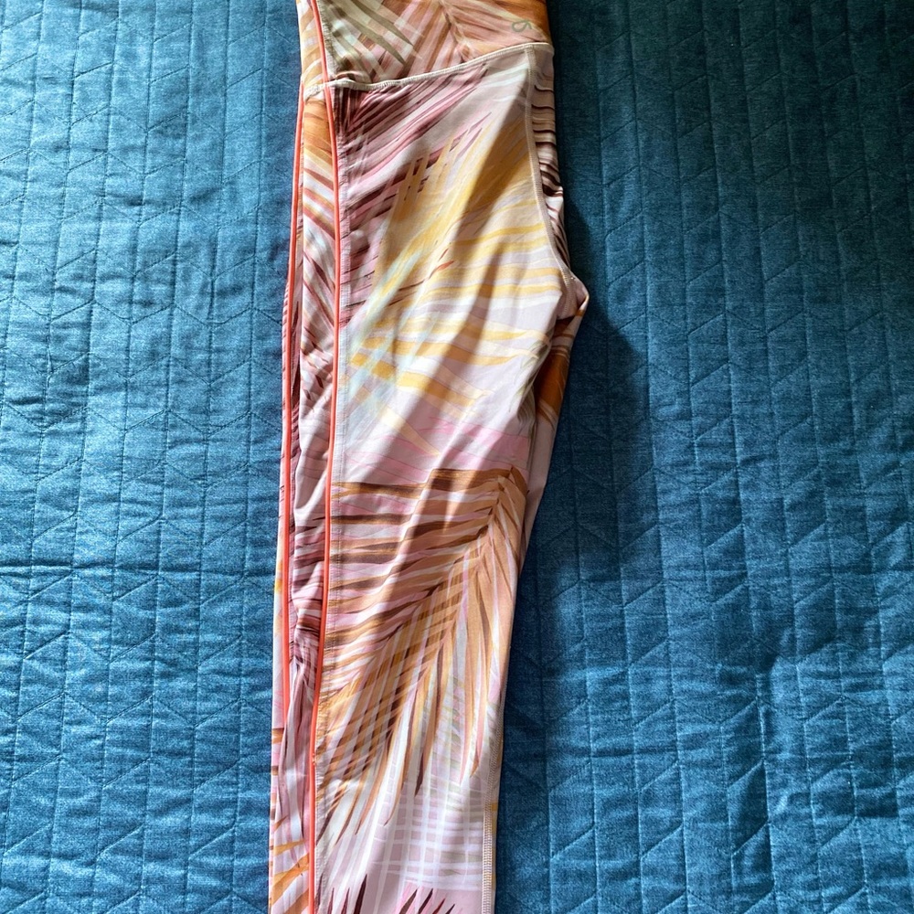 Gap Fit Eclipse Design Legging Size M - Picture 7 of 14